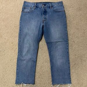Womens Levi’s 501 Light Wash Straight Leg Jeans Waist 28 Length 32
